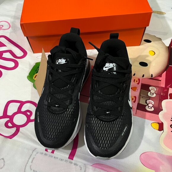 Nike Black And White Cushioned Running Shoes - Picture 5 of 7